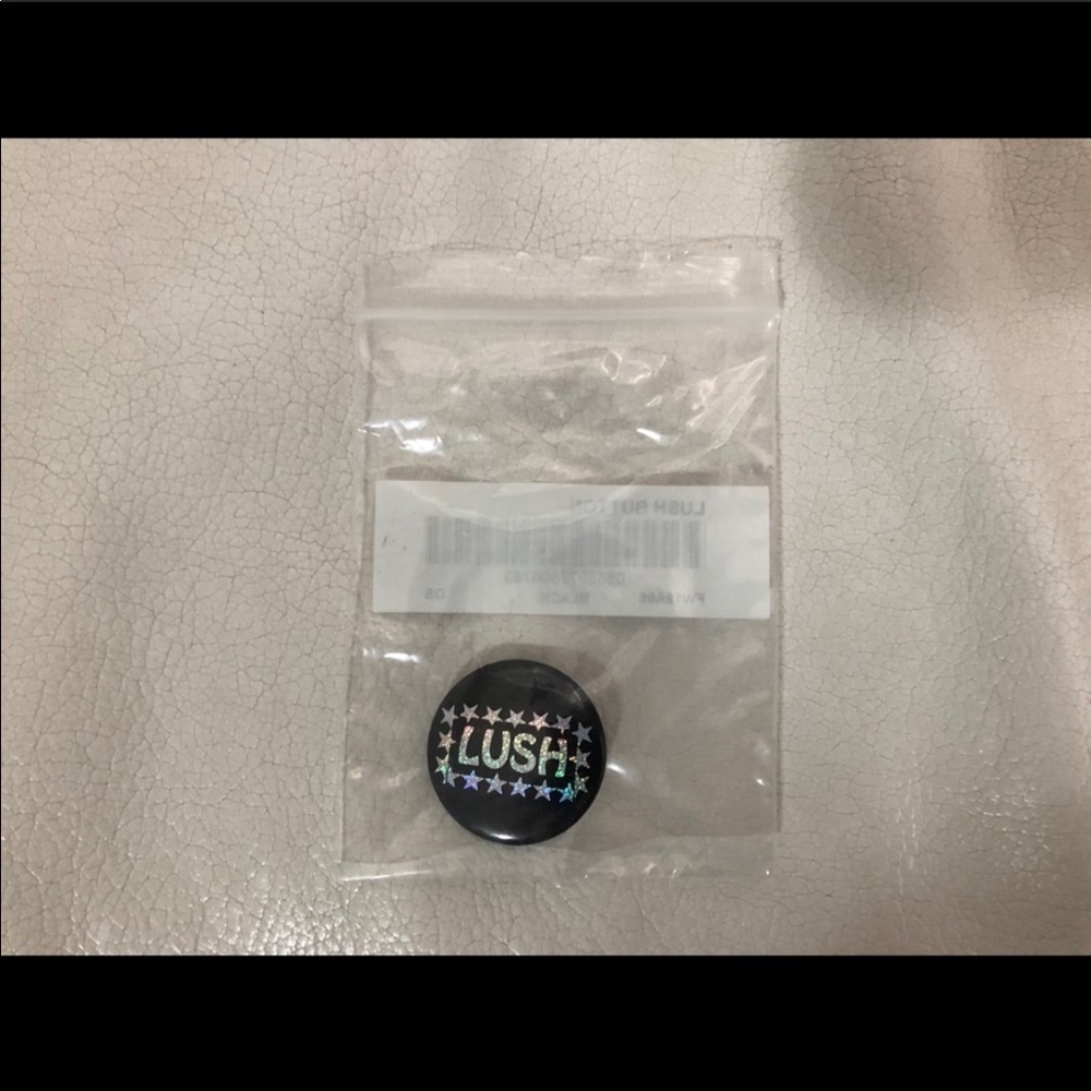 Supreme®️ Lush Button - Picture 4 of 5